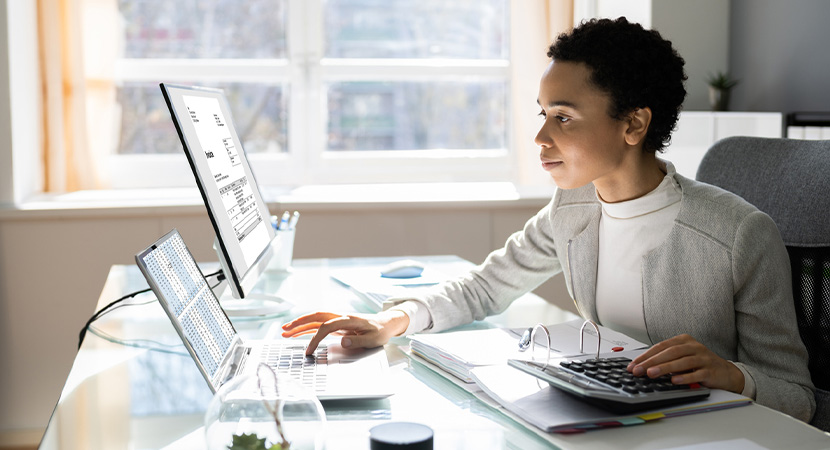 woman using computer to use AP and AR tools