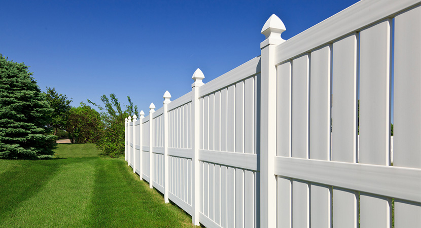 White picket fence in a backyard, result of an architectural approval