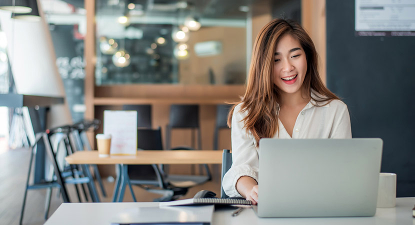 Woman sitting at a office using a computer